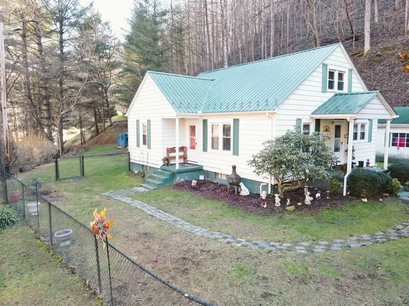 1836 Woods Fork Rd, Grundy, VA 24614