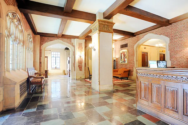 Sold by Compass | media 21