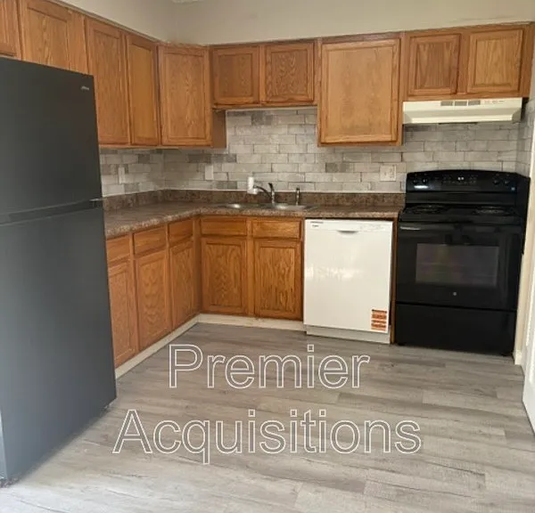 201 E Woodlawn Ave #15 — Photo 1
