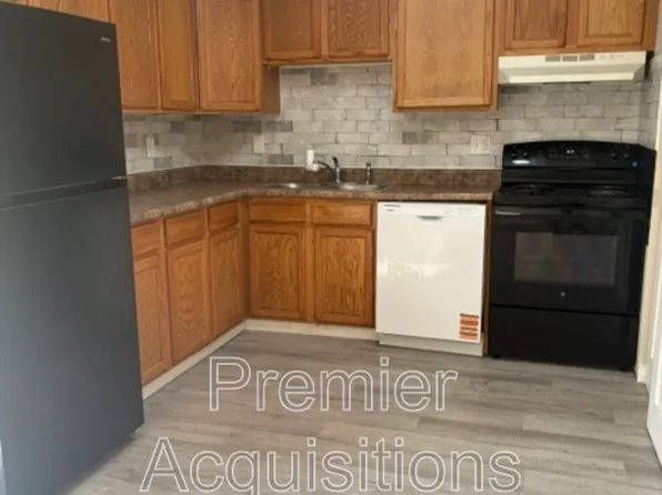 201 E Woodlawn Ave APT 15, Jerseyville, IL 62052