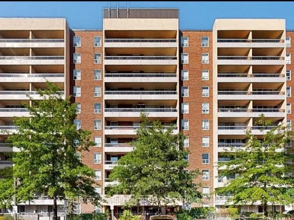 31 Four Winds Dr W #1001, Toronto, ON M3J 1K9