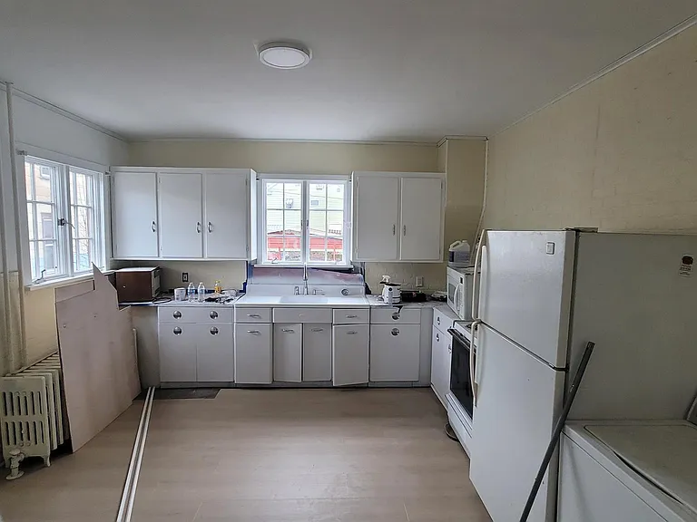 123 S 5th St — Photo 12