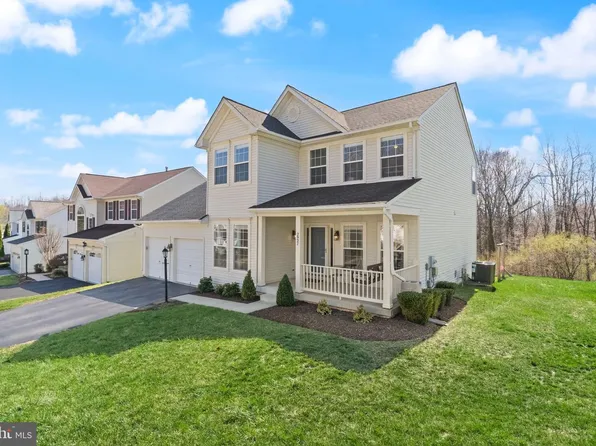 2927 Myrtlewood Dr, Dumfries, VA 22026