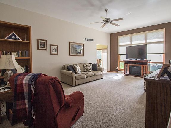 3rd image of 615 Westbury Ln Unit A