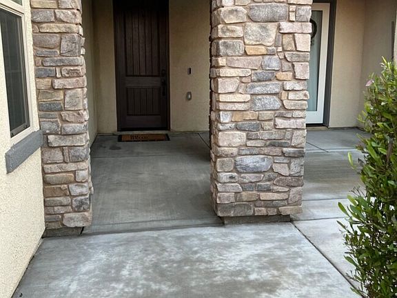 3rd image of 598 Crescent Ln