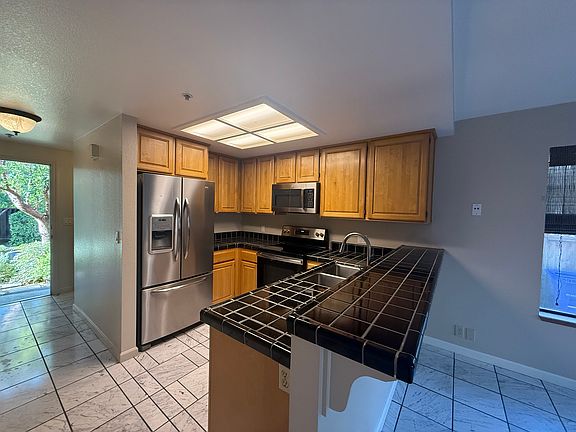 2nd image of 3232 Villa Ln