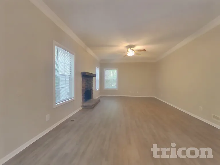 504 Anthony Pl — Photo 3