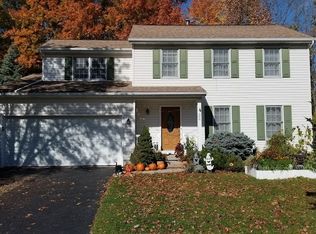 32 Azure Pine Ct, Amherst, NY 14228