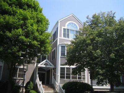 26 Holly Ln APT 1D, Brookline, MA, 02467