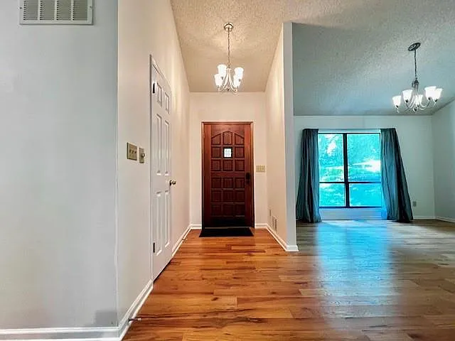 4 bed, 3.0 bath, 2753 sqft, $2,495 — Photo 2