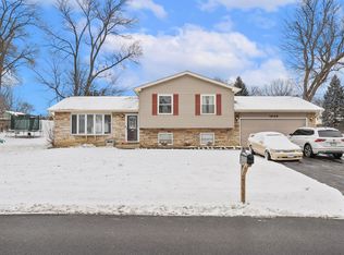 3668 N Grandview Ave, Gurnee, IL 60031