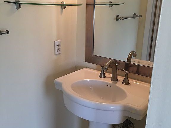 Upstairs front bathroom