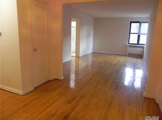 15 Clent Rd APT 2C, Great Neck, NY 11021