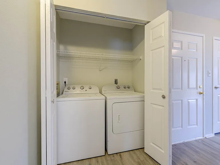 Lago Vista Apartments — Photo 48