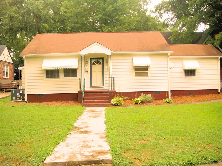 1208 Courtland Dr — Photo 4
