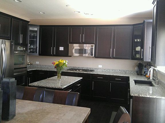 Gourmet Kitchen w/ Granite