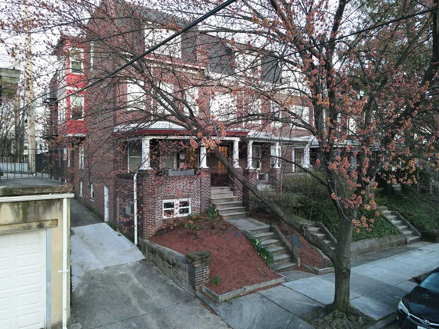 Guilford 3221 — Photo 1