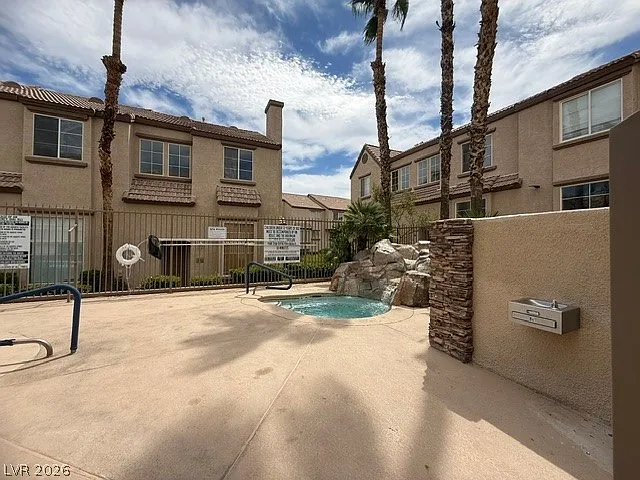 2 bed, 2.5 bath, 1259 sqft, $1,850 — Photo 4
