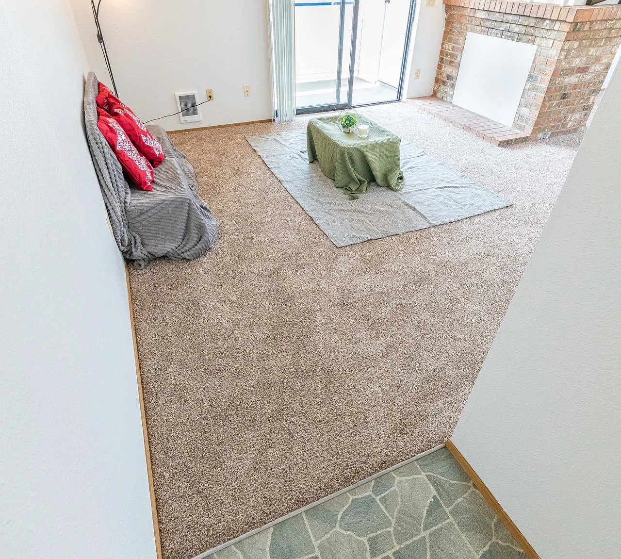 I Street Apartments — Photo 2