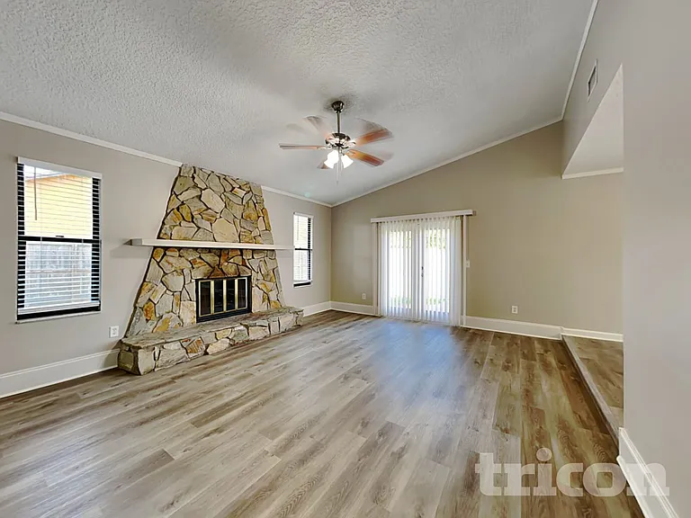 804 Elmwood St — Photo 2