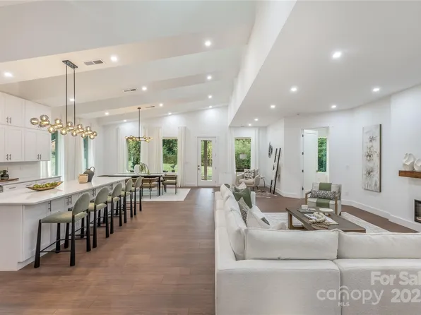 8516 Denbur Dr, Charlotte, NC 28215