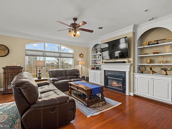 5th image of 105 Somervelle St