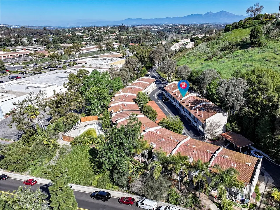 23821 Hillhurst #38