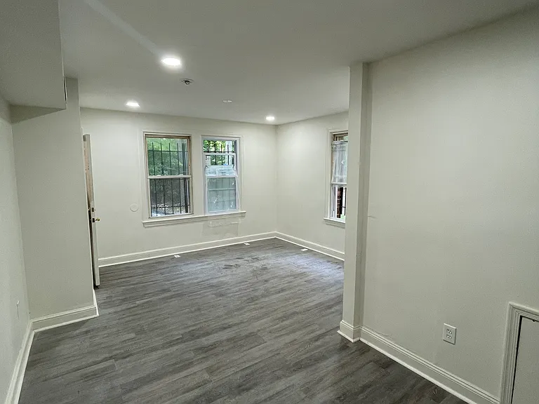 303 Parkland Pl SE #1 — Photo 2