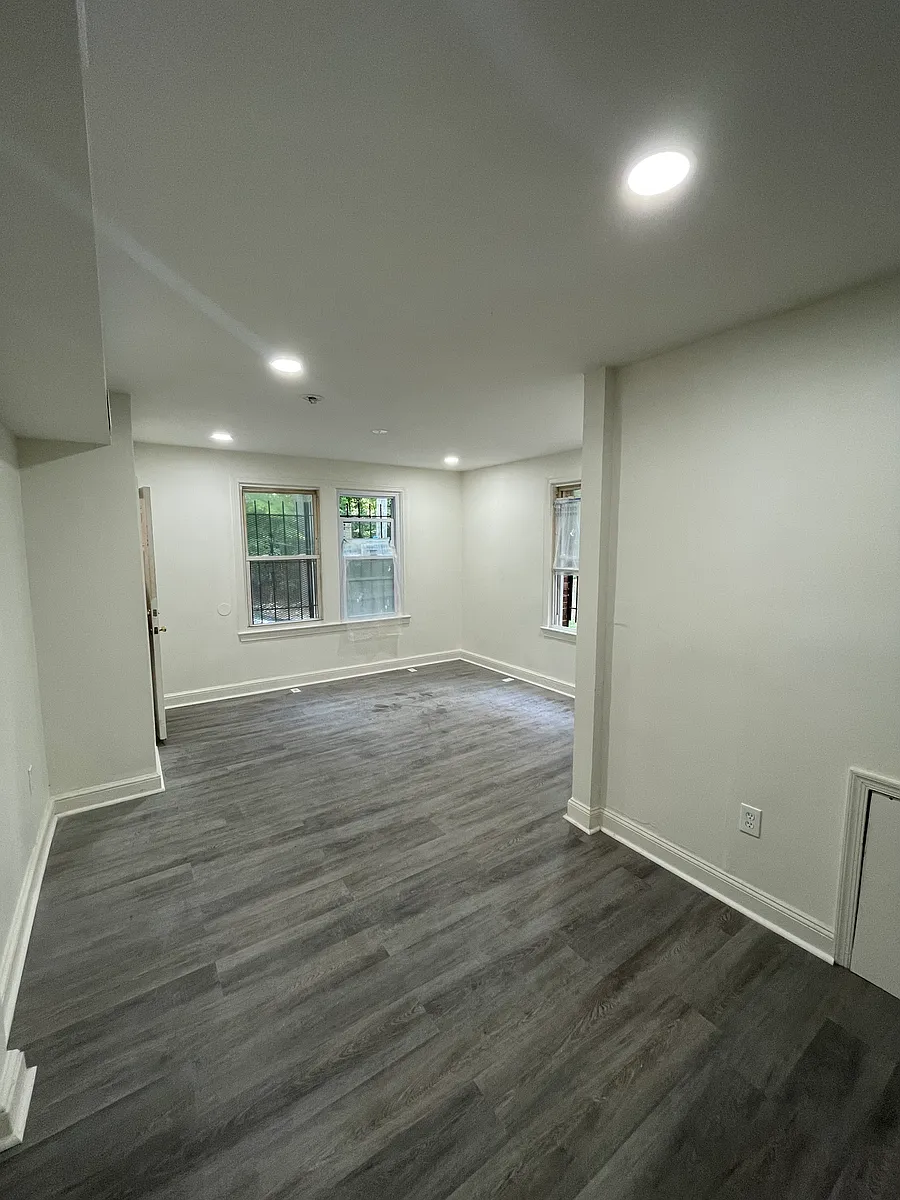 Building Photo - 303 Parkland Pl SE #1