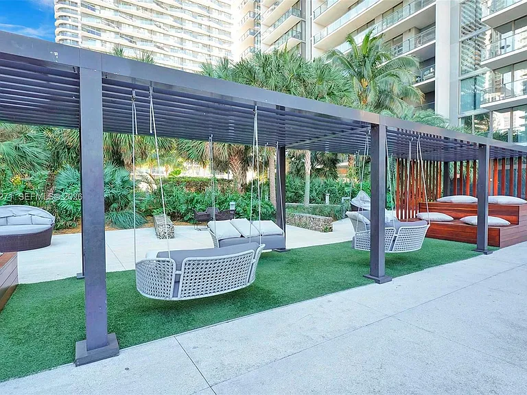 88 SW 7th St #2106 — Photo 40
