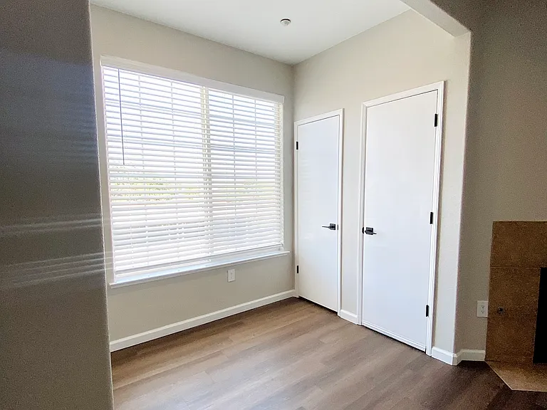 Luxe Apartments — Photo 33