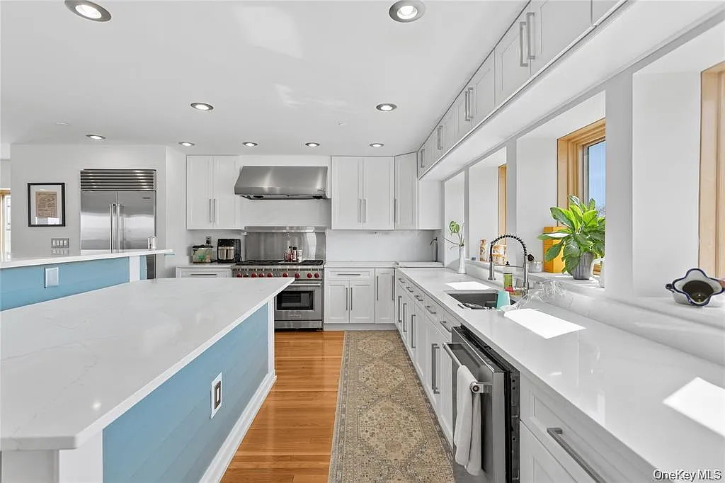 5 bed, 3.5 bath, 5673 sqft, $13,000 — Photo 3