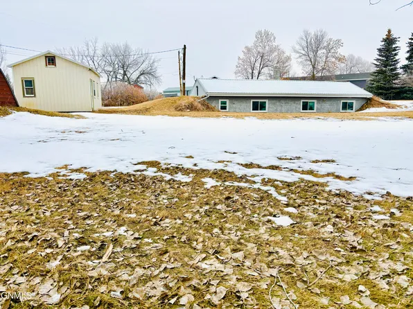 205 9th St S, New Salem, ND 58563