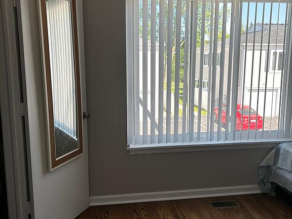 5th image of 1021 Cove Dr #134D