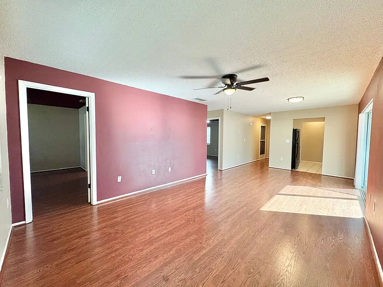 1550 11th St NE #D7 — Photo 4