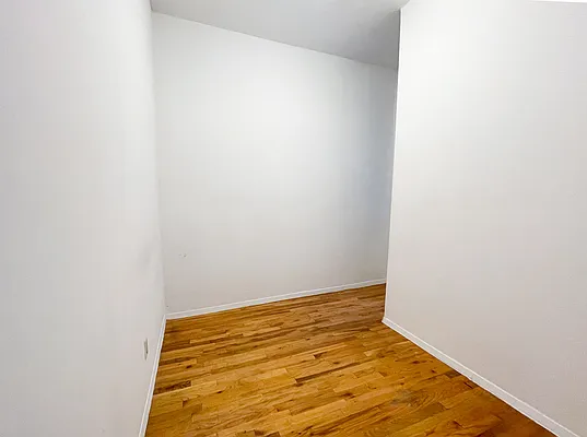 Rented by Kahen Properties | media 6