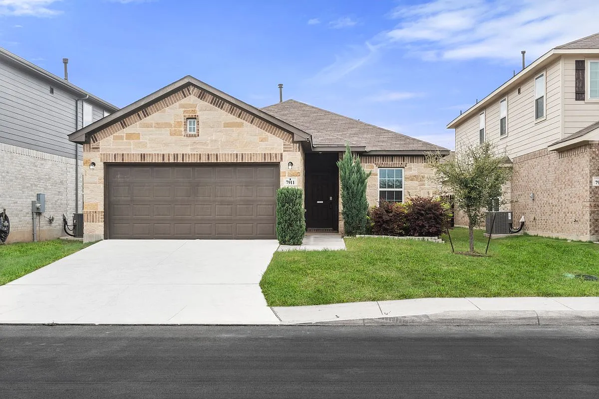 3 bed, 2.0 bath, 1601 sqft, $1,800 — Photo 2
