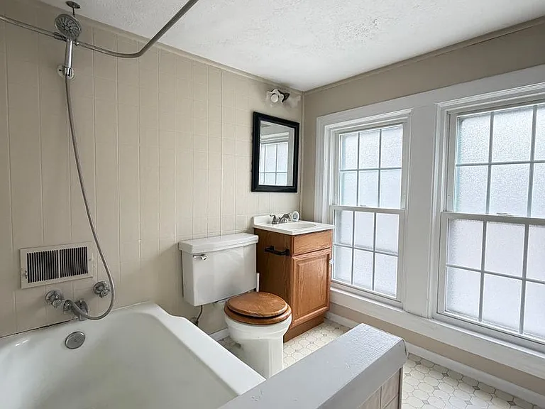 825 Parkway Dr — Photo 33