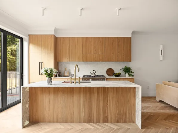 95 Monroe Street image 5 of 20