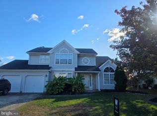 18 Honeysuckle Dr, Erial, NJ 08081
