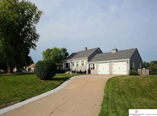 210 Hillcrest Ave, Bellevue, NE 68005