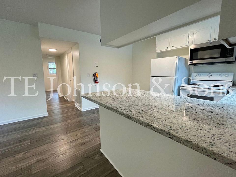 1st image of 2404 Markwood Ln APT B