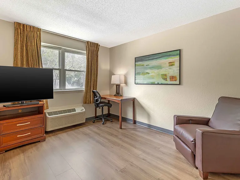 Studio Suite - 2 Full Beds