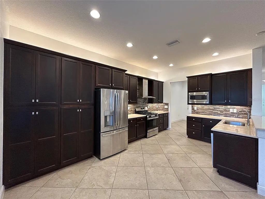 4 bed, 4.0 bath, 2728 sqft, $3,750 — Photo 4