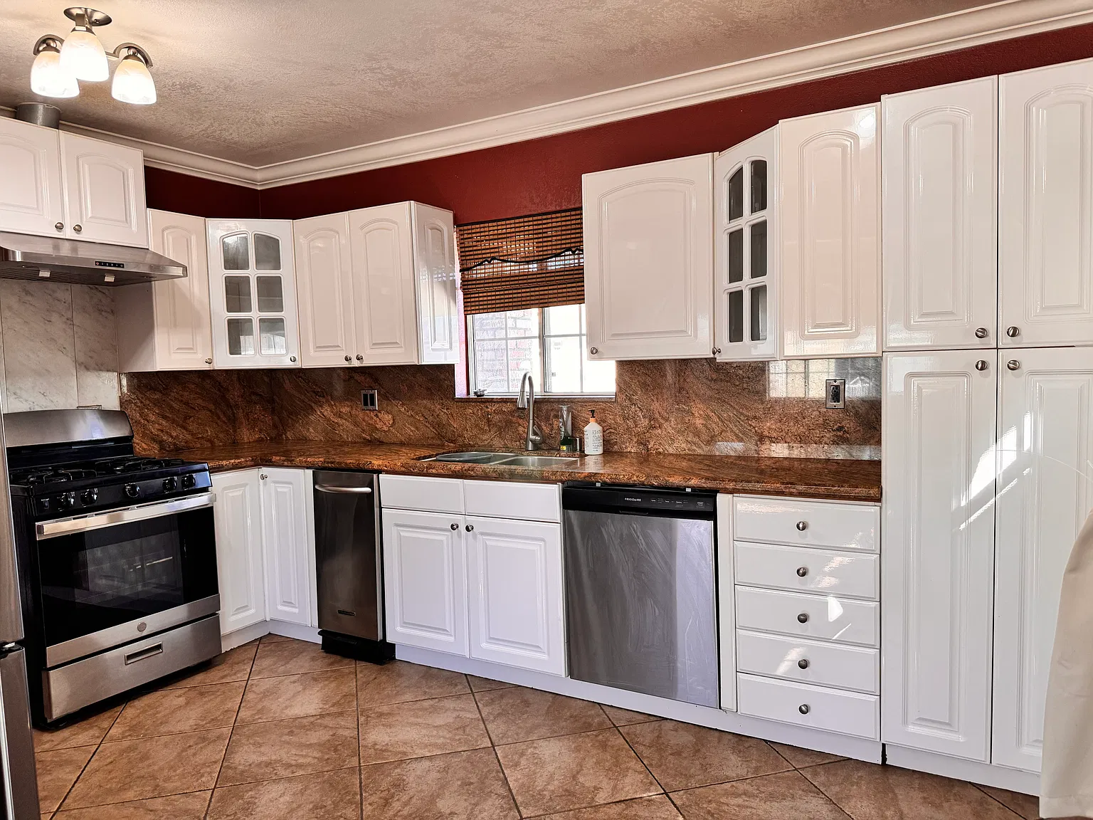 3 bed, 1614 sqft, $3,600 — Photo 2