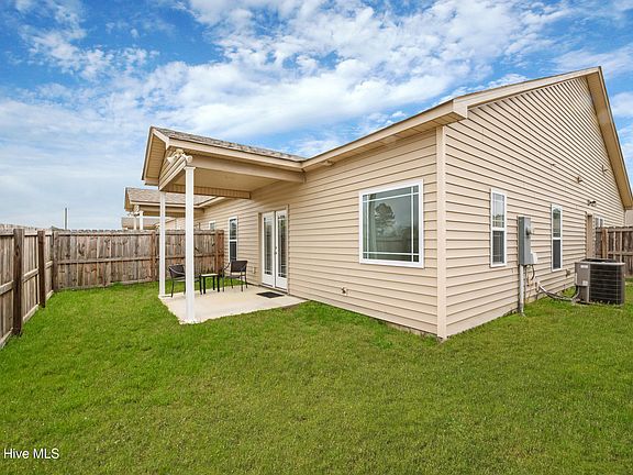 4th image of 2304 Sweet Bay Drive #A