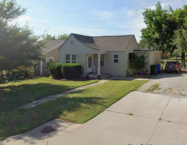 124 E Himes St — Photo 1