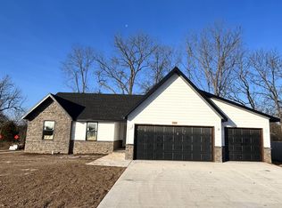 1301 S Mahn Ave, Springfield, MO 65802