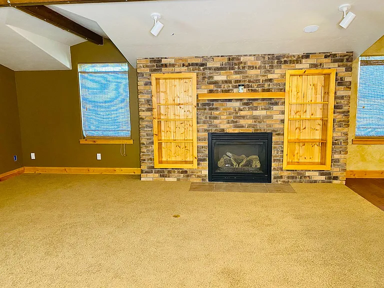 Huebinger Dr — Photo 6
