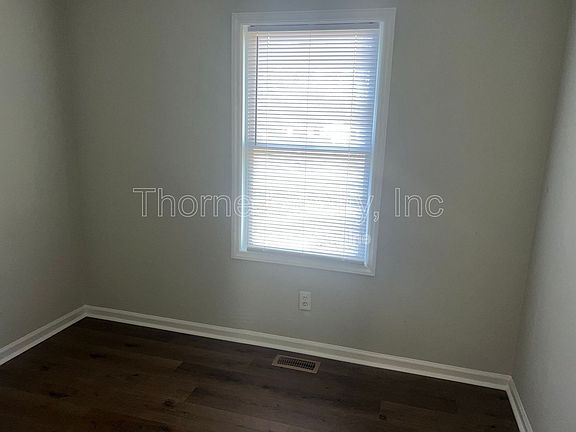 4th image of 1704 Charter Dr